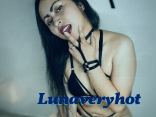 Lunaveryhot