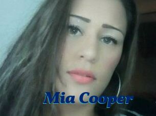 Mia_Cooper