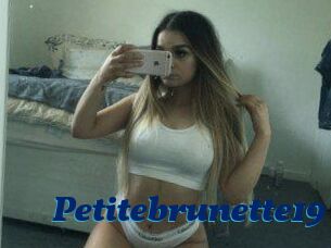 Petitebrunette19